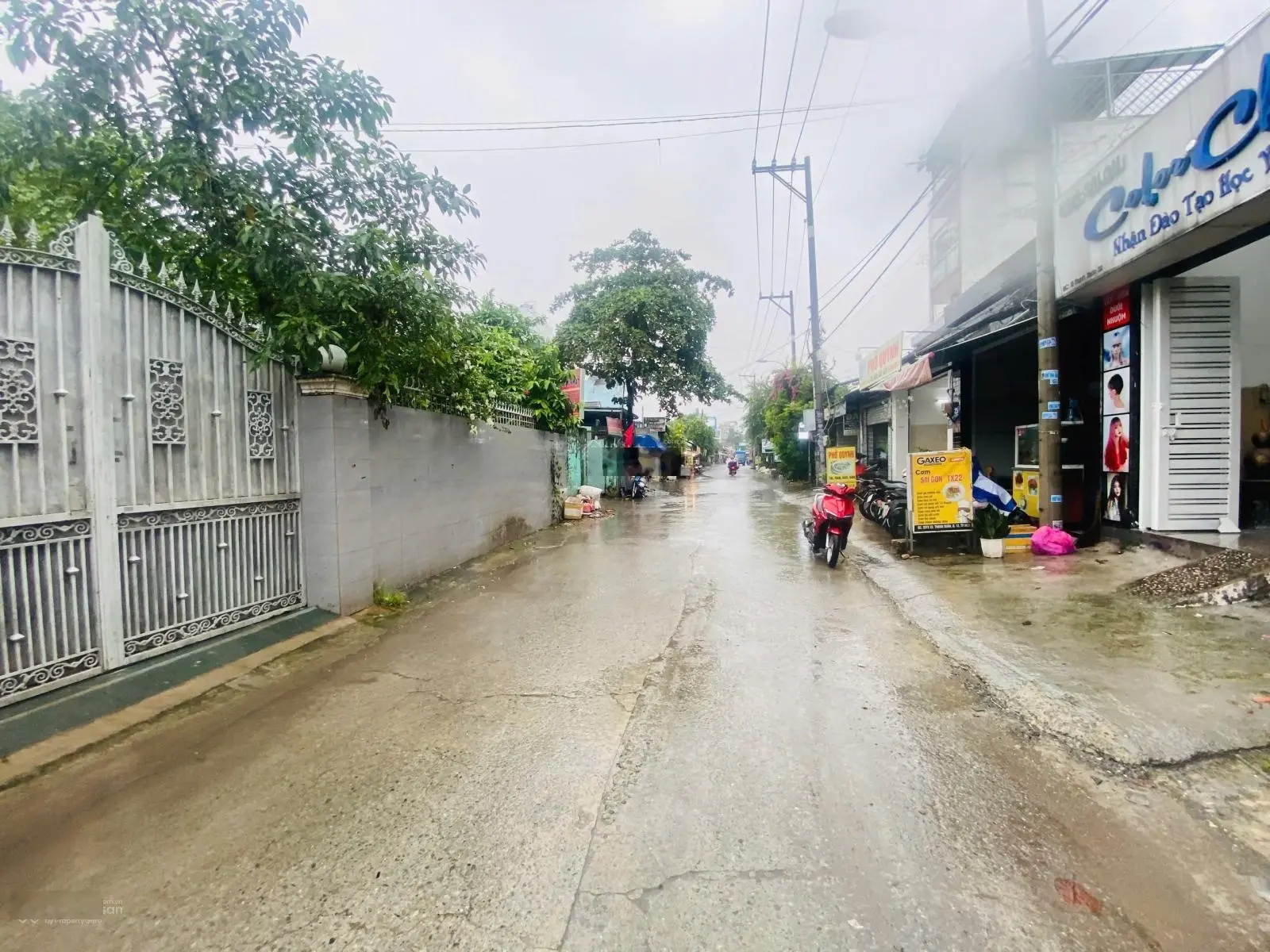 Căn biệt thự sân vườn (216m2) mặt tiền kinh doanh ngay ngã tư ga. quận 12