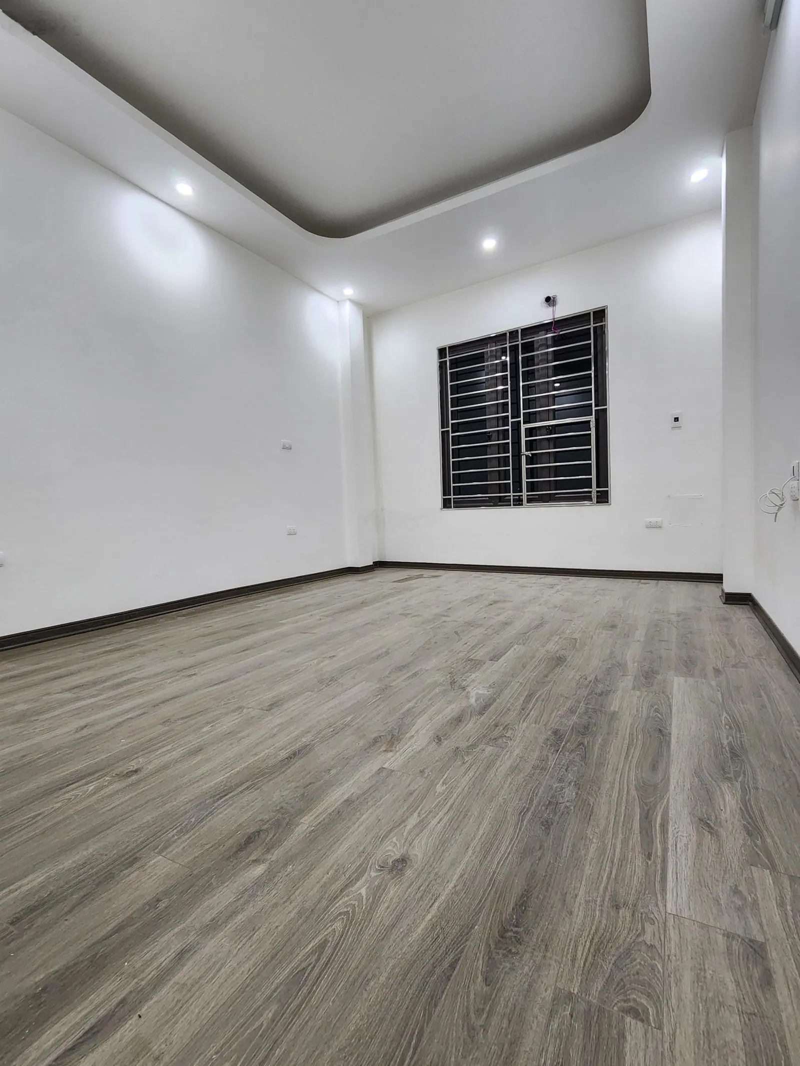 Chị gái nhờ bán hộ nhà mới 30m2, 5 tầng, mặt tiền 4m. Nam Từ Liêm