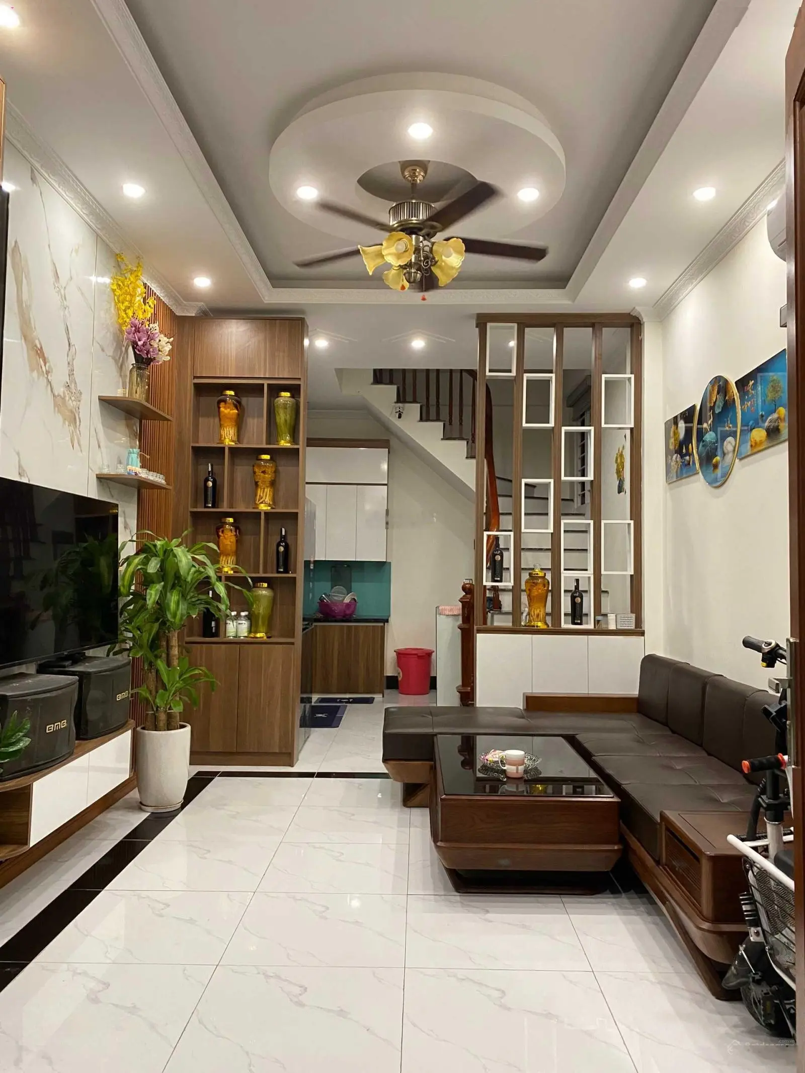 Bán gấp nhà đẹp Lai Xá 35m2x5T, lô góc, full nội thất xịn, oto đỗ cửa, thông ra QL32, chỉ 4.2 tỷ TL