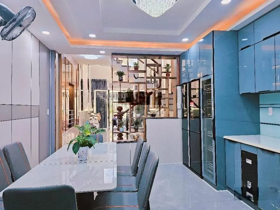 Đi nước ngoài định cư bán gấp nhà ở đường Bạch Vân, phường 5, quận 5, giá 2 tỷ 750 triệu