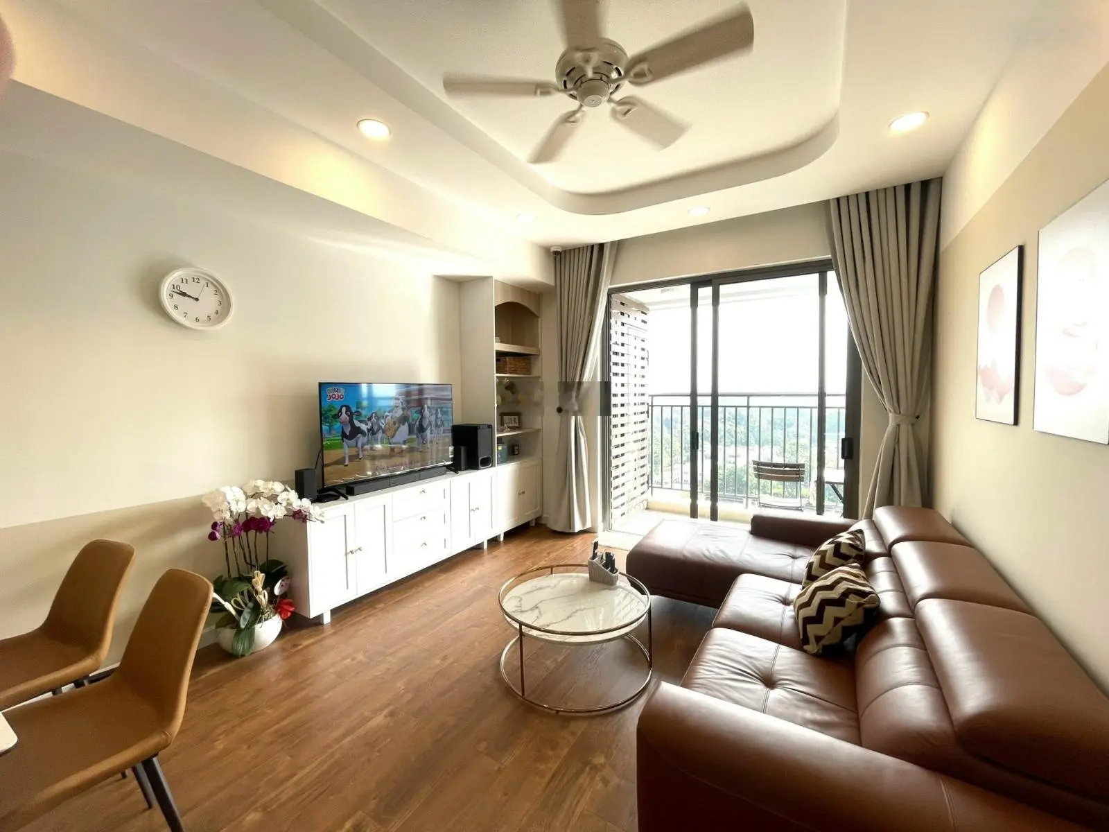 Bán gấp căn hộ 3PN, 92m2 view đông nam, đầy đủ nội thất- tòa Botanica Premier, Novaland, Tân Bình