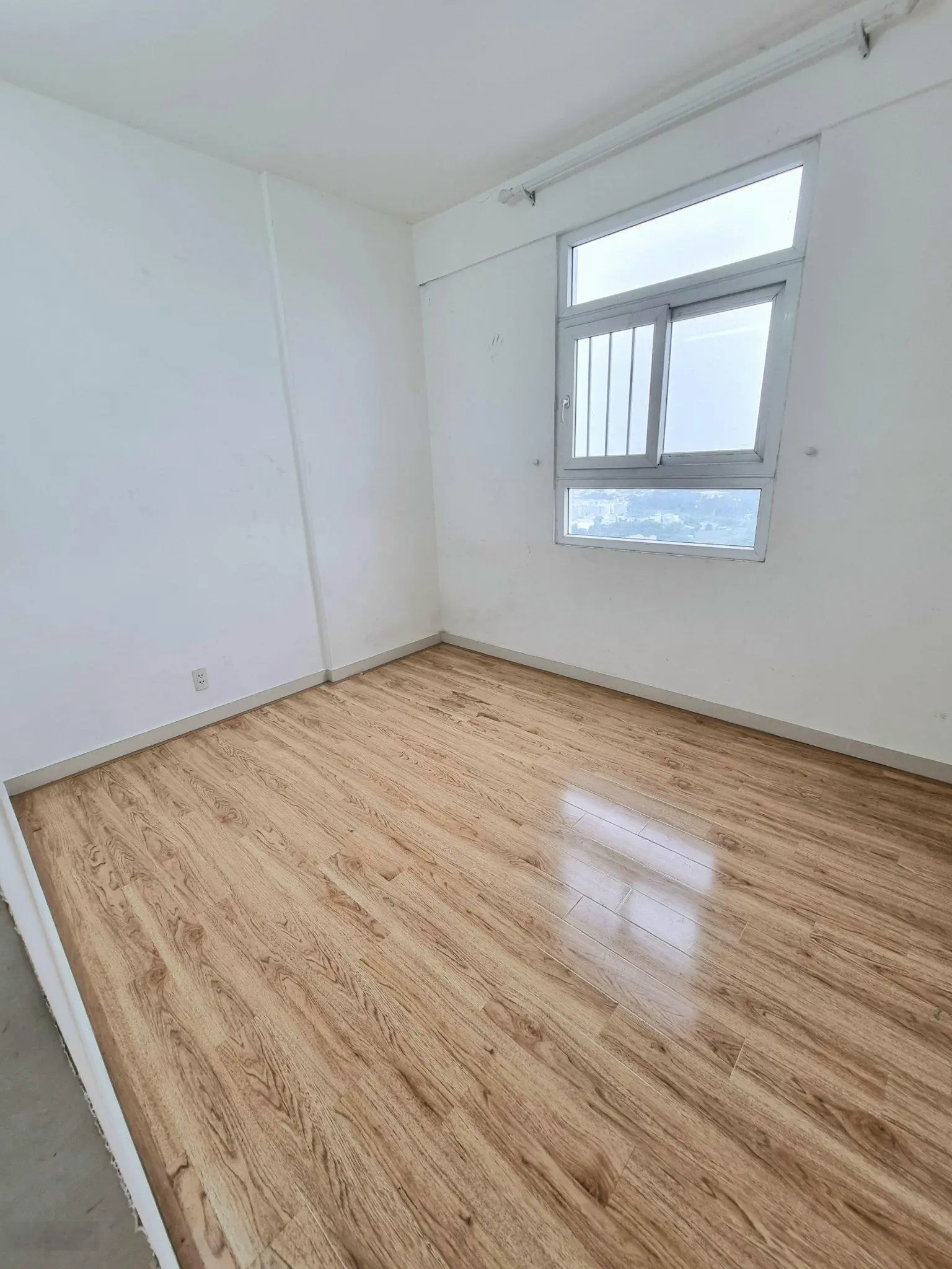 Bán căn hộ chung cư đã có sổ hồng 2 tỷ VND, 64m2, chính chủ, view đẹp