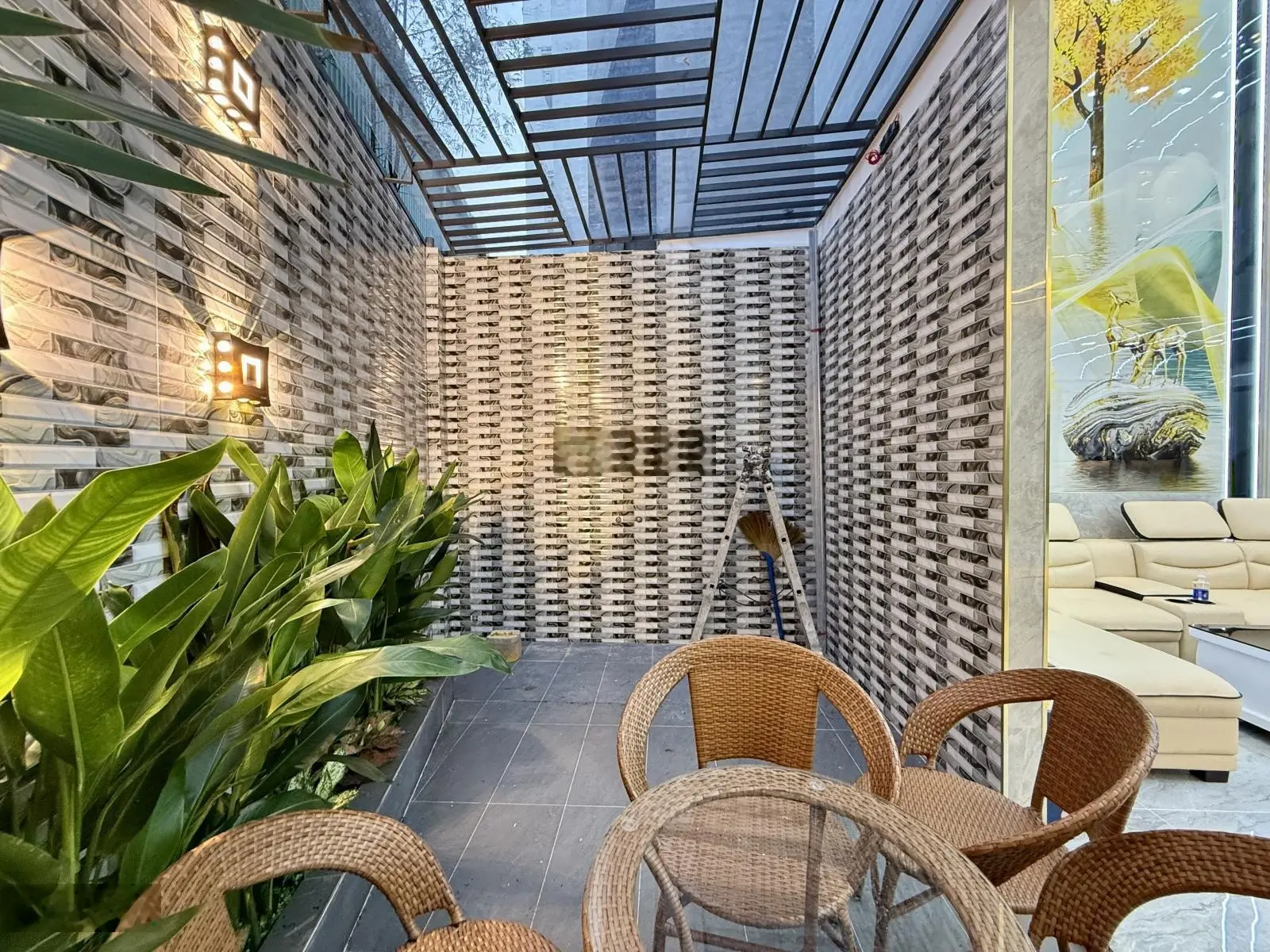 Nhà đường thông Nguyễn Ảnh Thủ, Ngay ngã 3 Đông Quang, DT:4,5x14M, Lửng, 3 Lầu, 4PN, 5VS,Gara ô tô,
