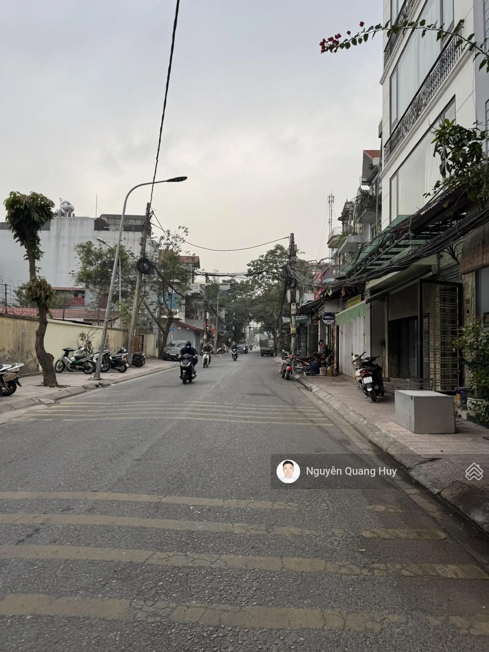 Bán nhà 3 tầng mặt chính ngõ 99 Đức Giang, kinh doanh tốt, ngay cạnh chung cư Bình Minh.