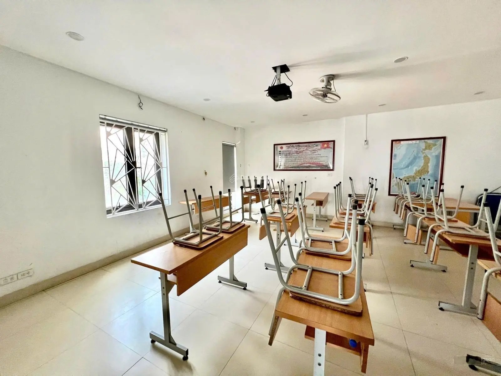 Chính chủ tôi bán gấp MP An Dương Vương, Tây Hồ. Lô góc 123m2*5 Tầng thang máy. Dòng tiền 720Tr/năm