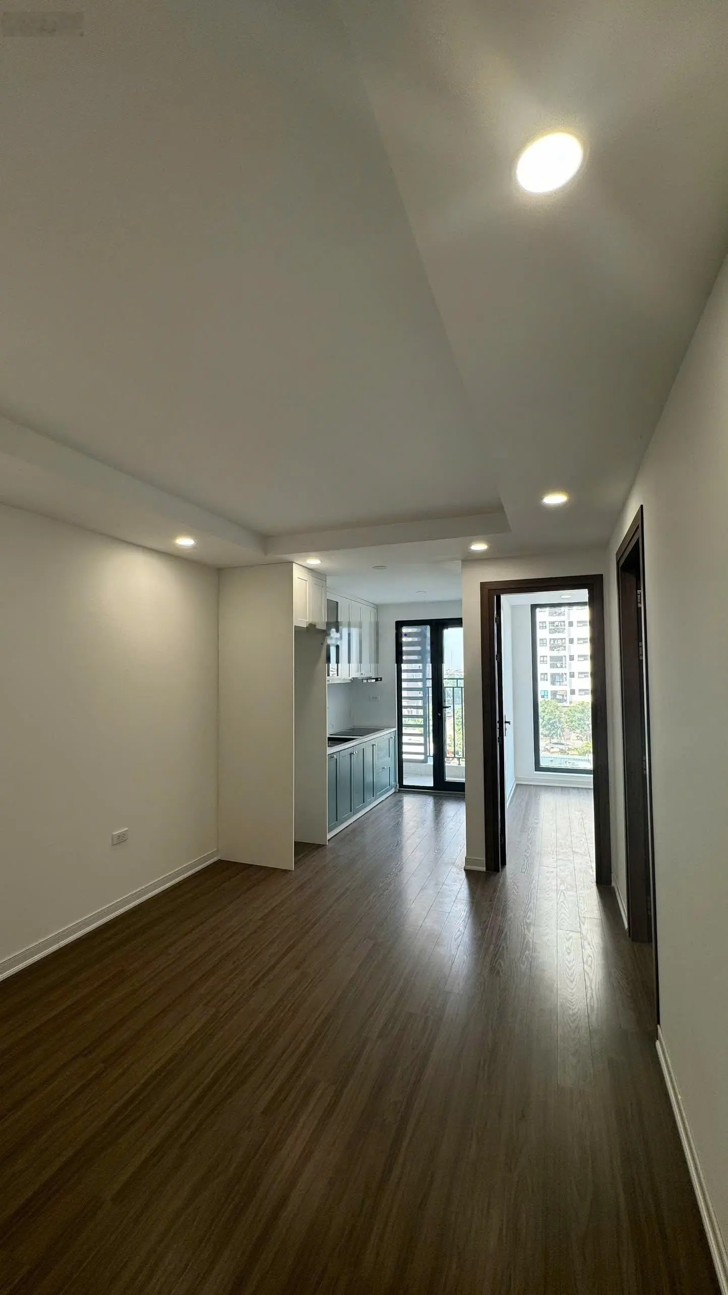 Tôi cần bán lại căn hộ 2+1 PN/79m full nội thất cơ bản, ban công Tây Nam, giá 26.2tr/ m.