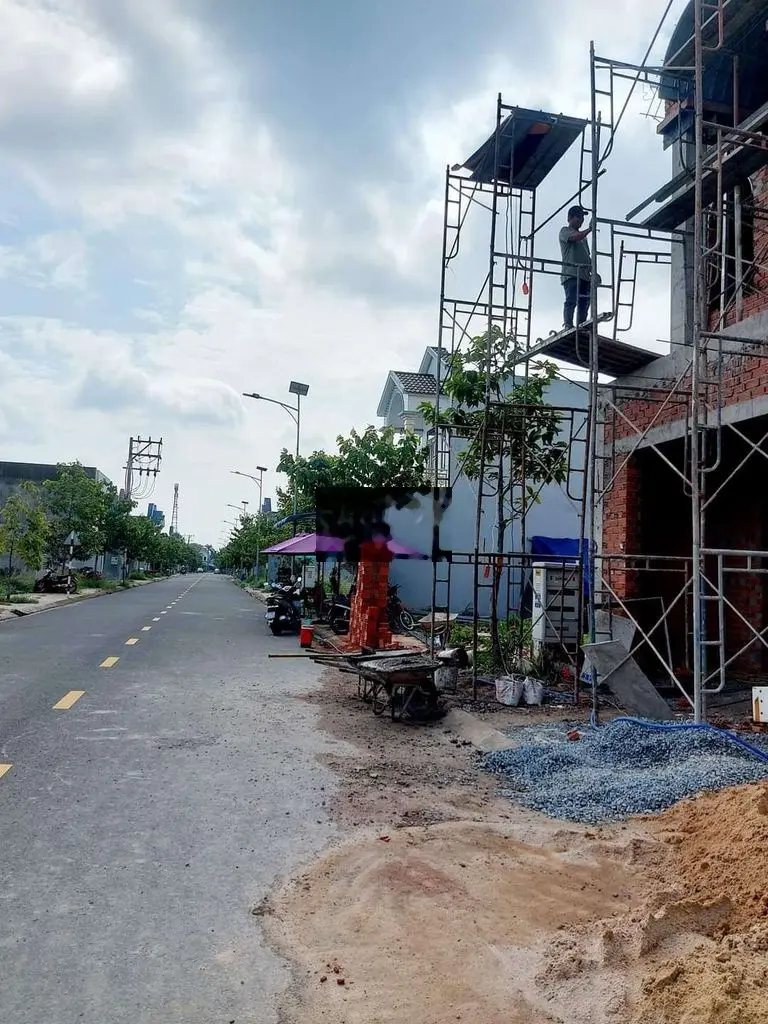 Chủ ngộp bán gấp đất nền 67, 5m2 với giá 710tr *** với một lô