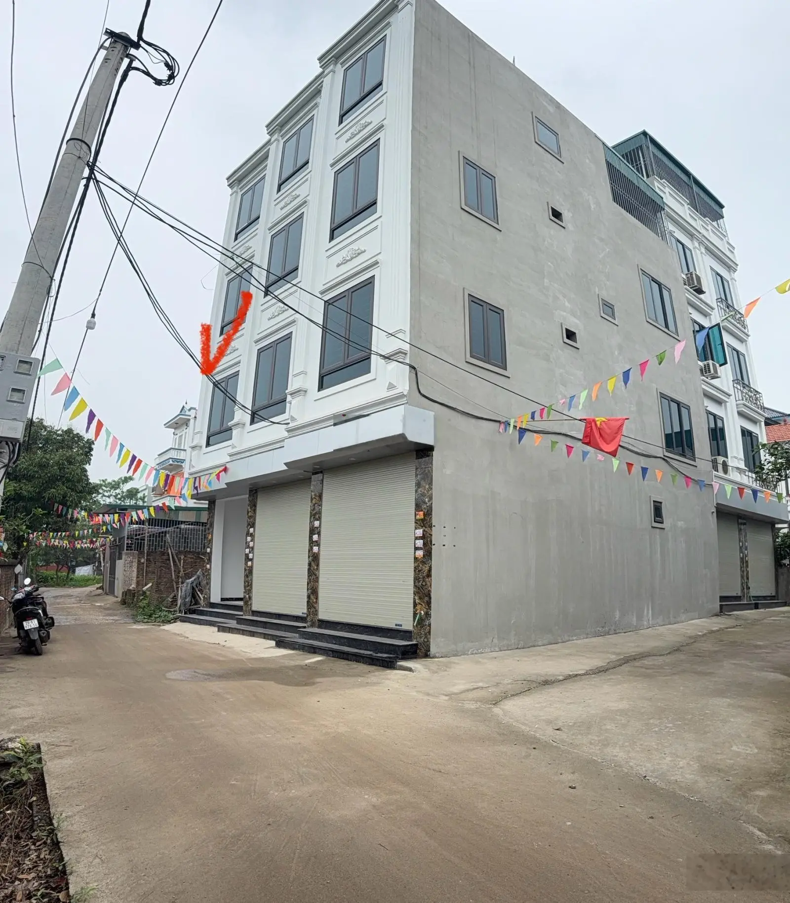 Chính chủ cần bán căn nhà mới tinh tại Phụng Châu
