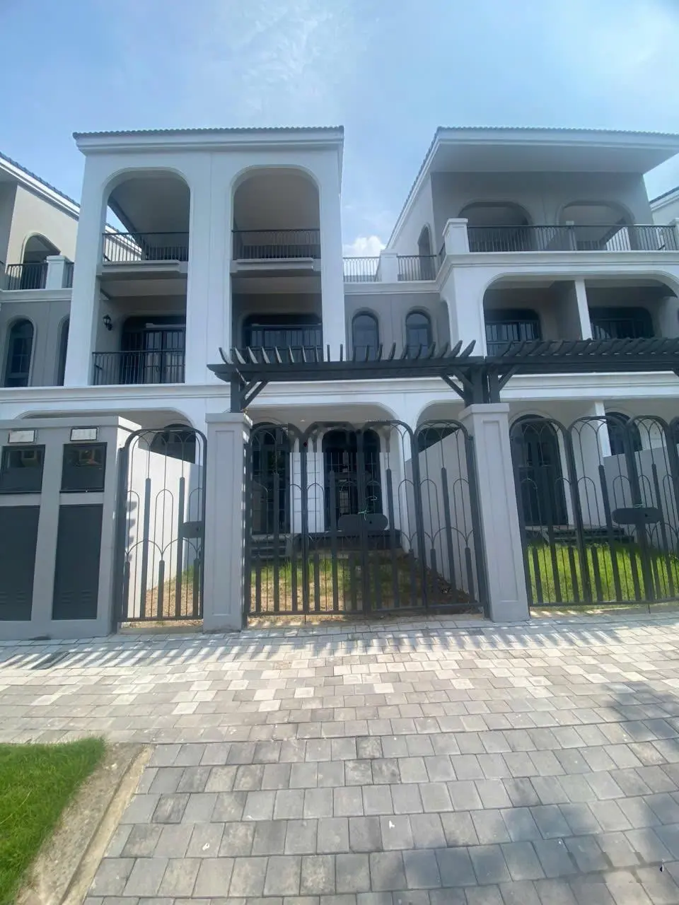 Bán nhà phố khu đô thị Quận 9, chỉ 8 tỷ/ căn