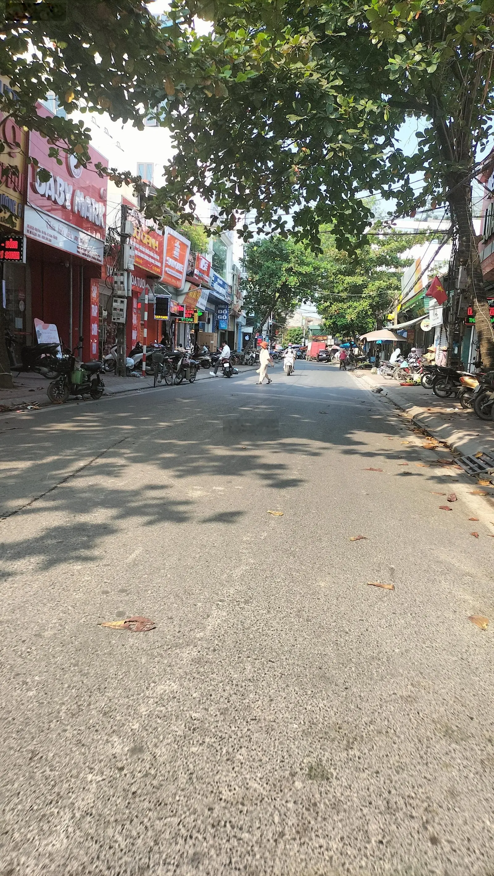 Mặt phố - Đào Xuyên, 180m2 nhà đẹp - 2 tầng, kinh doanh sầm uất - Vỉa hè to - Ô tô tránh - MT 8m