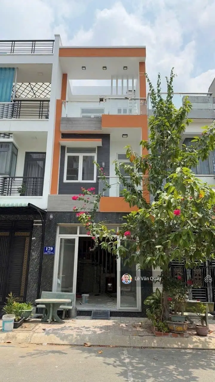 Bán nhà hoàn công phú hồng thịnh dĩ an sát thủ đức