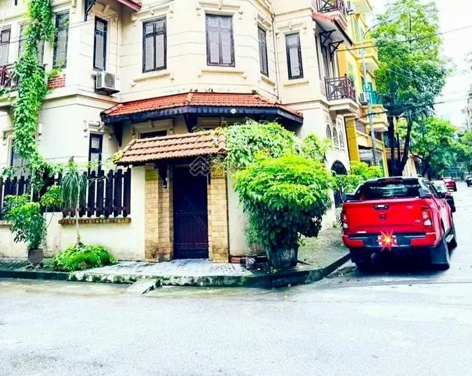Nhà đẹp Lạc Long Quân gần Lotte Tây Hồ, Lô góc 100m x 5T thang máy, mặt 10m, phân lô ô tô.