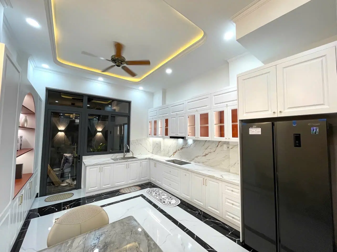 NHÀ 3 TẦNG PHONG CÁCH TÂN CỔ ĐIỂN KHU TĐC ĐẤT LÀNH