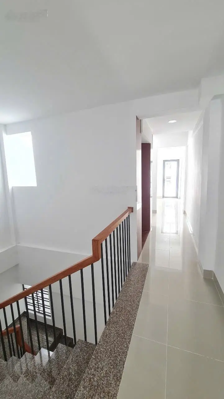 Bán nhà 5 tầng mới có thang máy mặt tiền đường Lê Thành Phương