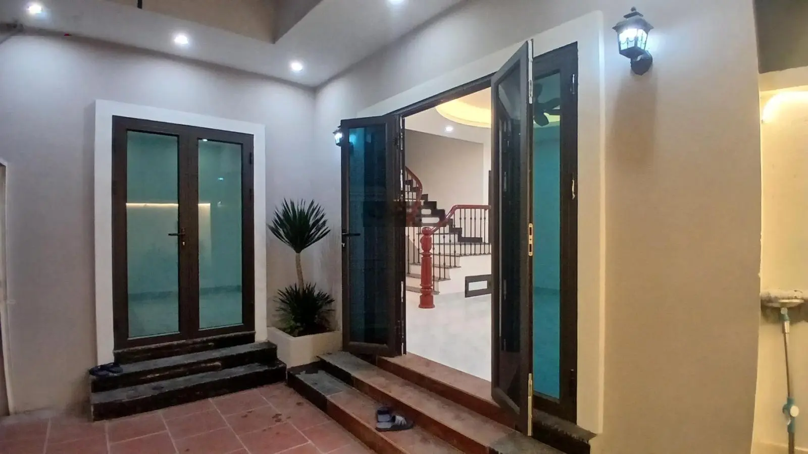 Bán gấp nhà gần chân cầu vượt Ngũ hiệp -70m2 x4 tầng , mỗi tầng gồm 2 ngủ- chỉ 5.19 tỷ,ô tô đỗ cổng