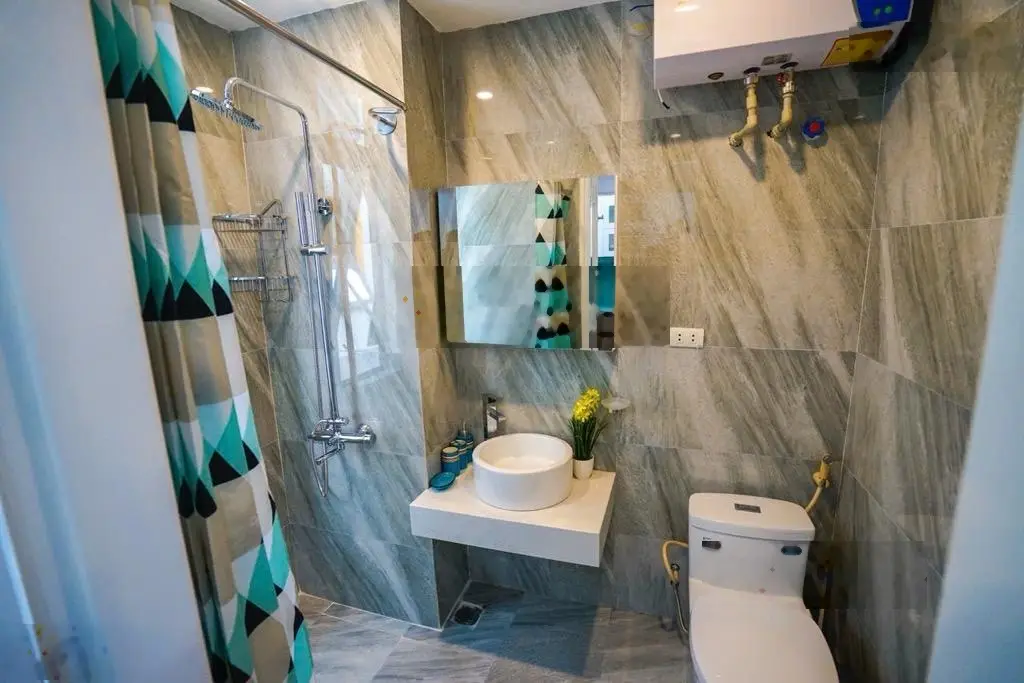Nhà - Ngọc Thụy, Lô góc 3 thoáng , nở hậu , Kinh doanh, ô tô dừng đỗ ngày đêm, dòng tiền ổn định