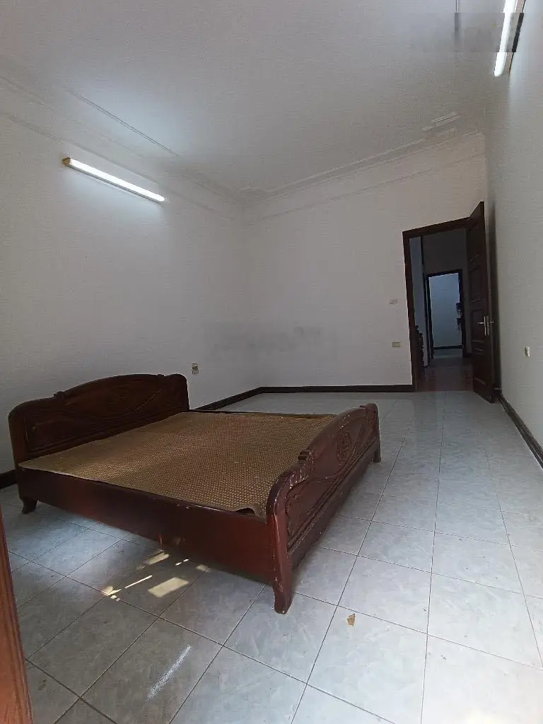 Bán nhà Phân lô phố Vương Thừa Vũ. 70m2. 4T. Ngõ thông ô tô vào nhà . Giá 14.8 tỷ