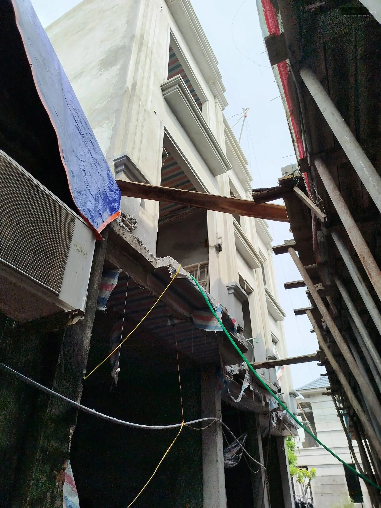 Bán gấp căn nhà đang xây mới ngay Biên Giang, Hà Đông. 38m2 x 4 tầng. Ô tô đỗ gần. Giá: 2,7 tỷ ctl