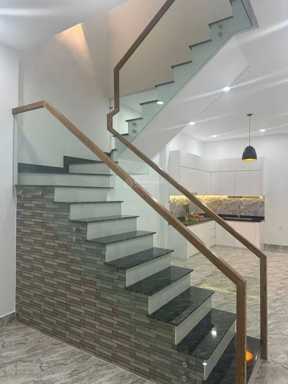 Bán nhà mới xây siêu sang trọng, gần trường học, gần chợ, cách Lũy Bán Bích 200m, Quận Tân Phú