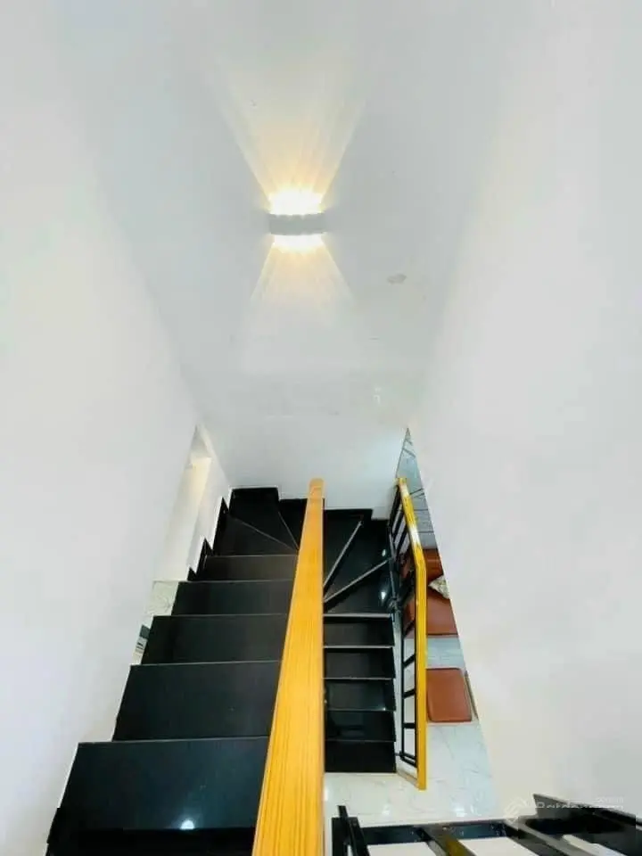 Chính chủ bán gấp nhà đường Nguyễn Gia Trí, Bình Thạnh,Giá 4,1 tỷ/DT 65m2. Đang cho thuê 20tr/th