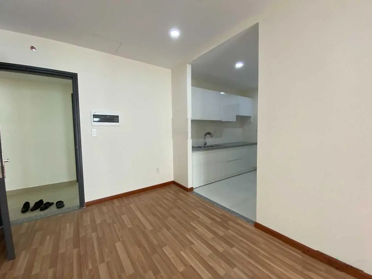 Nhà mới 100% 3Pn đầy đủ nội thất giá 3,4 tỷ. Bao hết chi phí, không gồm 5% sổ - Tầng trung - Đẹp.