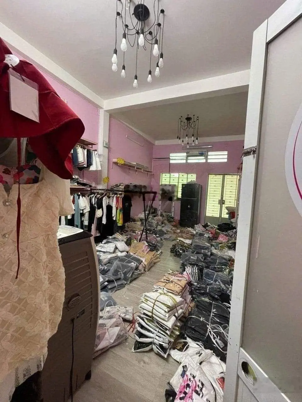 Tôi cần sang nhượng lại gấp căn nhà mặt tiền đường 18B giao với đường Đinh Đức Thiện và QL1A