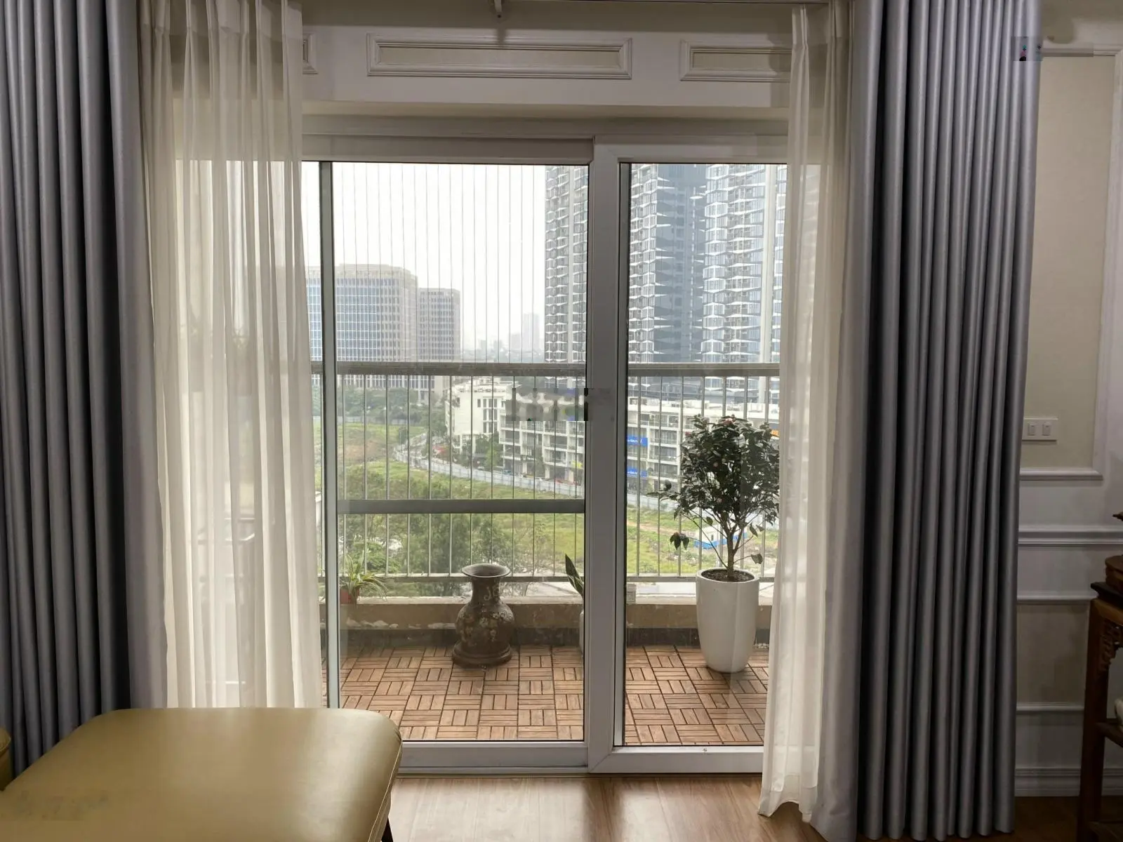 Chính chủ bán gấp căn 2 ngủ Golden Palace, Nam Từ Liêm, DT 86m2 Giá 4,5 tỷ ,Sẵn sổ Full nội thất