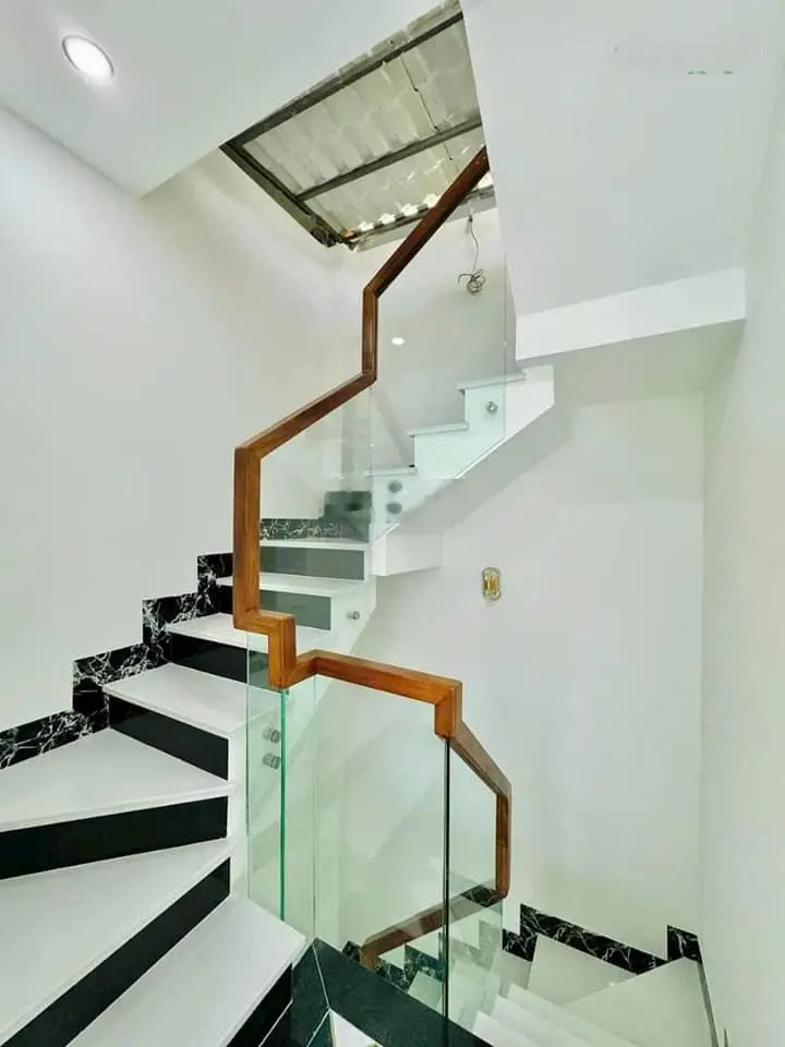 Nhà đẹp mới xây Nguyễn Bặc, Tân Bình, 4x15m, 1 trệt lửng 3 lầu, 5PN, 6WC, hẻm 4m, SHR
