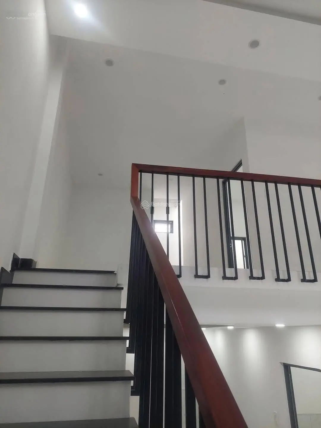 Chào bán căn nhà k oto gần khu đh Duy Tân .Gác lửng đúc 2pn 2 wc sân phơi .Nhà đẹp tiện ích .Dt 64