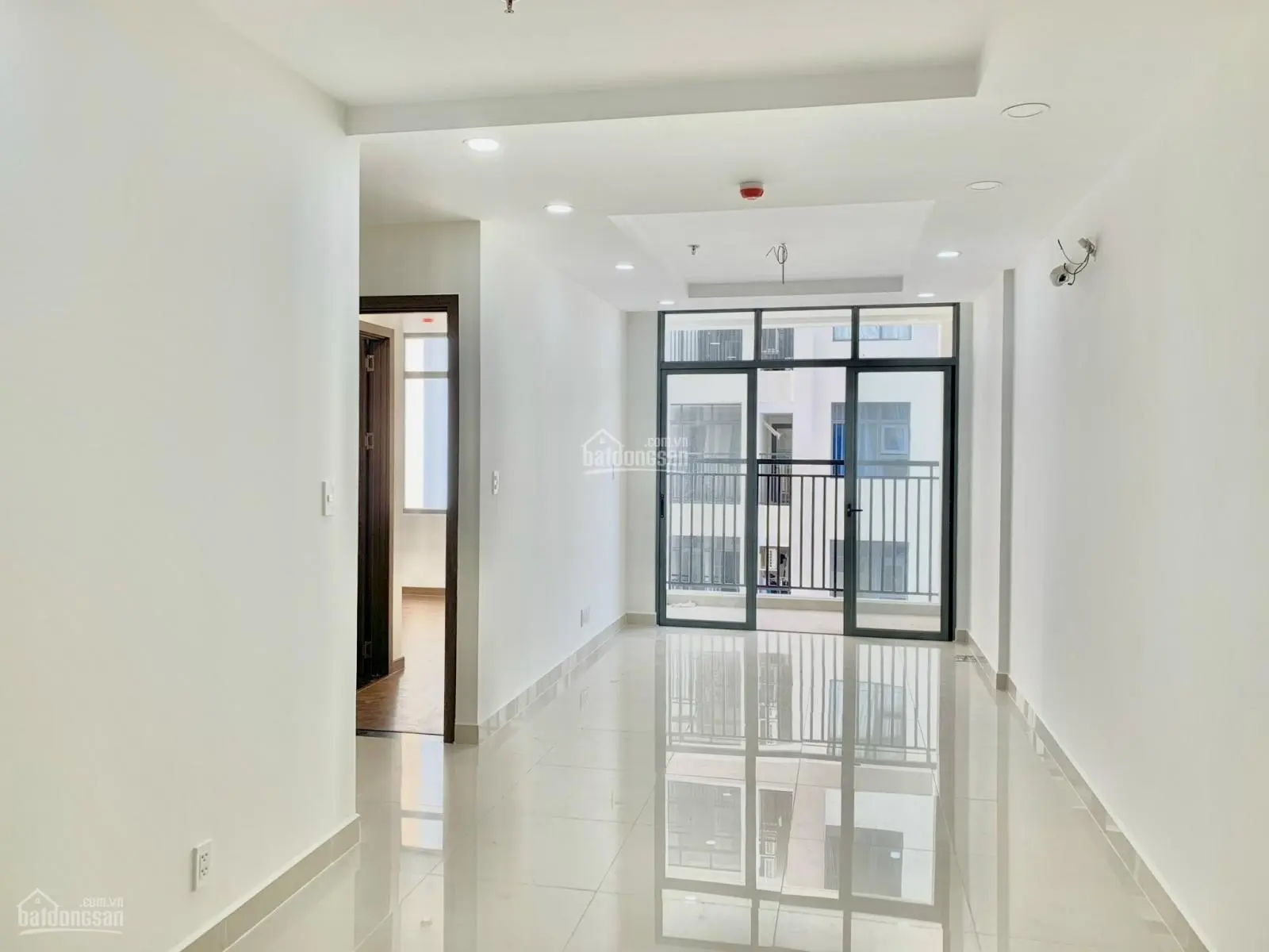 Bán Phú Đông Premier căn góc A, đã có sổ, bếp mở Đông Bắc, 2PN - 2 WC, giá 2 tỷ: 0947 853 ***