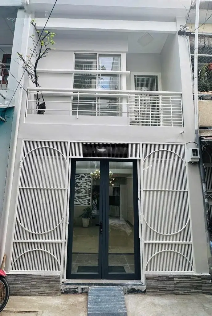 Bán gấp nhà riêng CMT8, Quận 10, 38m2, 2 tầng mới đẹp, hẻm xe hơi đỗ cửa, chỉ nhỉnh 6 tỷ