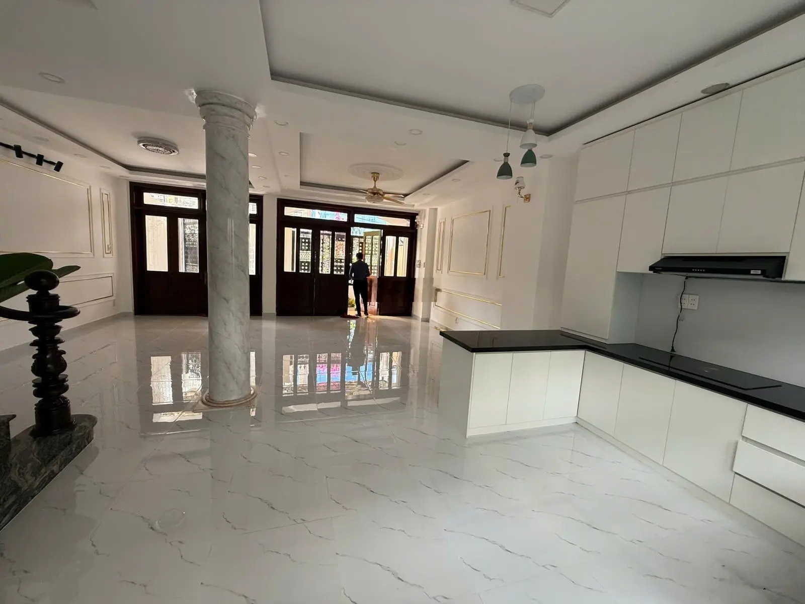 [HOT HOT]Mặt tiền Phạm Công Trứ, gần Ủy Ban Q2,3 tầng 1 sân thượng 240m2(98m2),nhà mới đẹp.Giá 17Ty