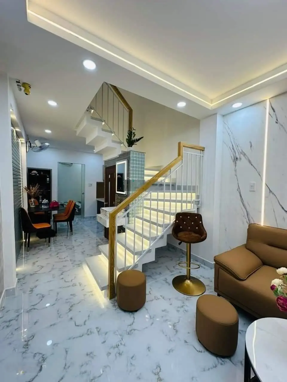 Kẹt tiền bán gấp nhà đường Đội Cung, Quận 11. Giá 2tỷ600. Hẻm xe hơi. Sổ hồng riêng. Sang tên ngay