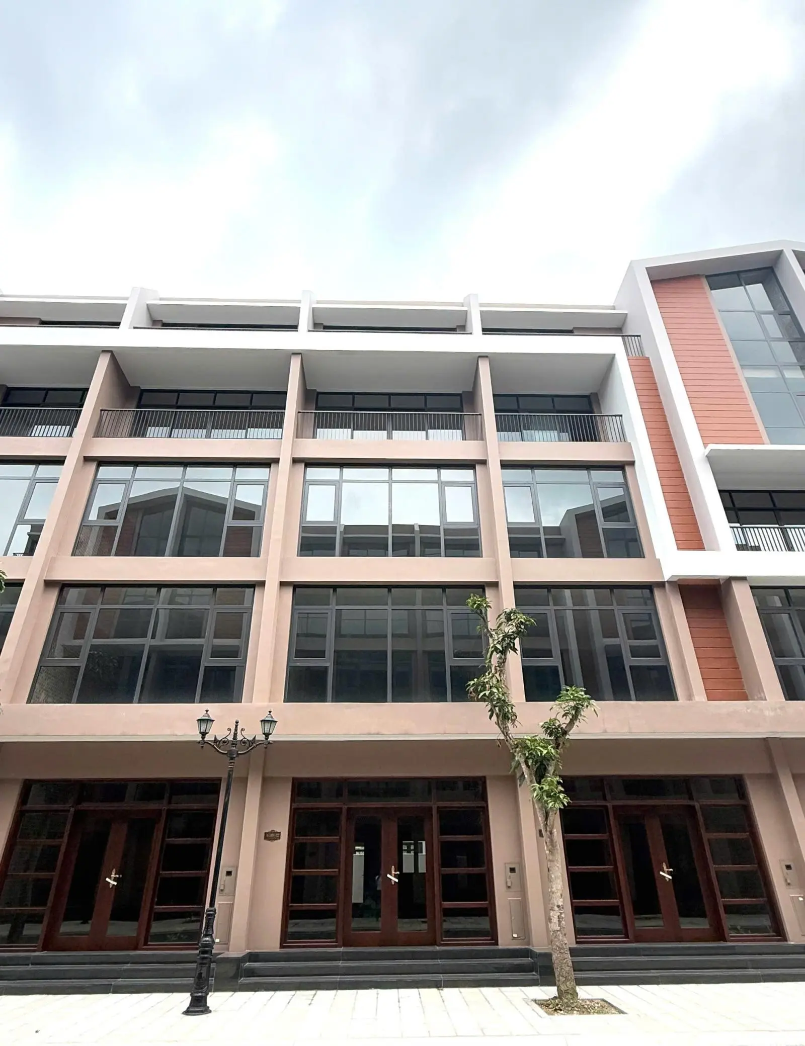 Liền kề diện tích 80m hướng đông nam - Chủ thiện chí bán gấp - Giá tốt hơn thị trường 2 tỷ