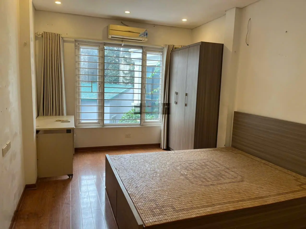 Bán nhà dân xây 30m2, sổ đỏ , lô góc . đường ái mộ , Bồ Đề, Long Biên, Hà Nội, giá 6,7 tỷ