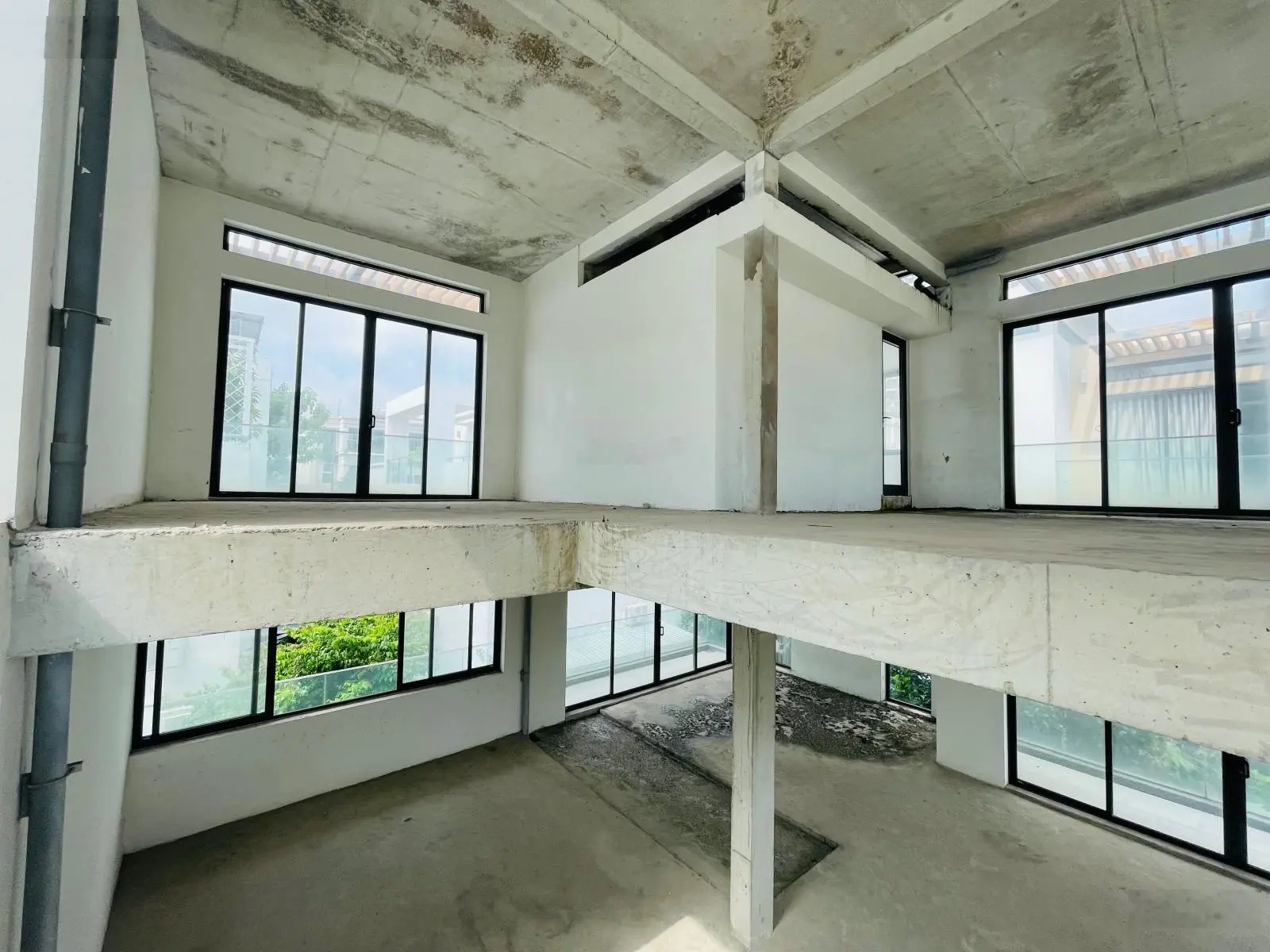 Bán biệt thự đơn lập Lucasta - Khang Điền - Ngang 14m - sổ hồng