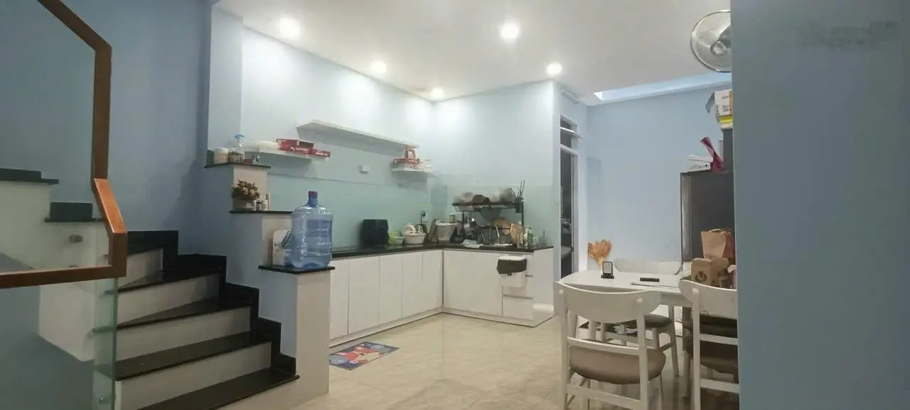 Nhà 3 tầng 70m2 đất, có sổ đỏ kđt vcn phước long ii chỉ 5.9 tỷ, vị trí đẹp gần ngã tư thông thoáng