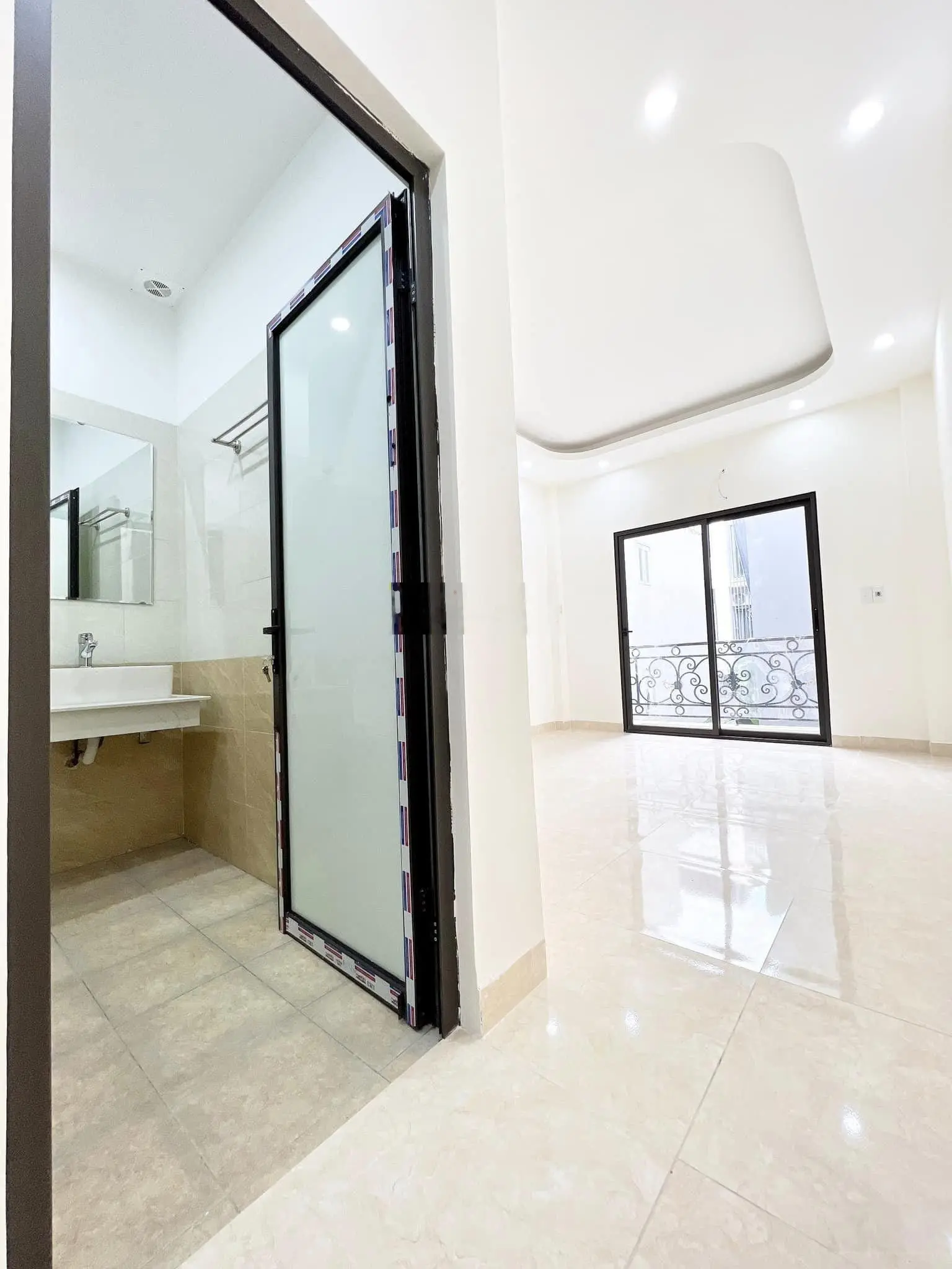 EM CÒN ĐÚNG 1 CĂN NHÀ 4 TẦNG DT:32M2 VỊ TRÍ ĐẸP.NGÕ RỘNG, THÔNG THOÁNG. Ô TÔ ĐỖ CỬA. GIÁ CHỈ 1,9 TỶ