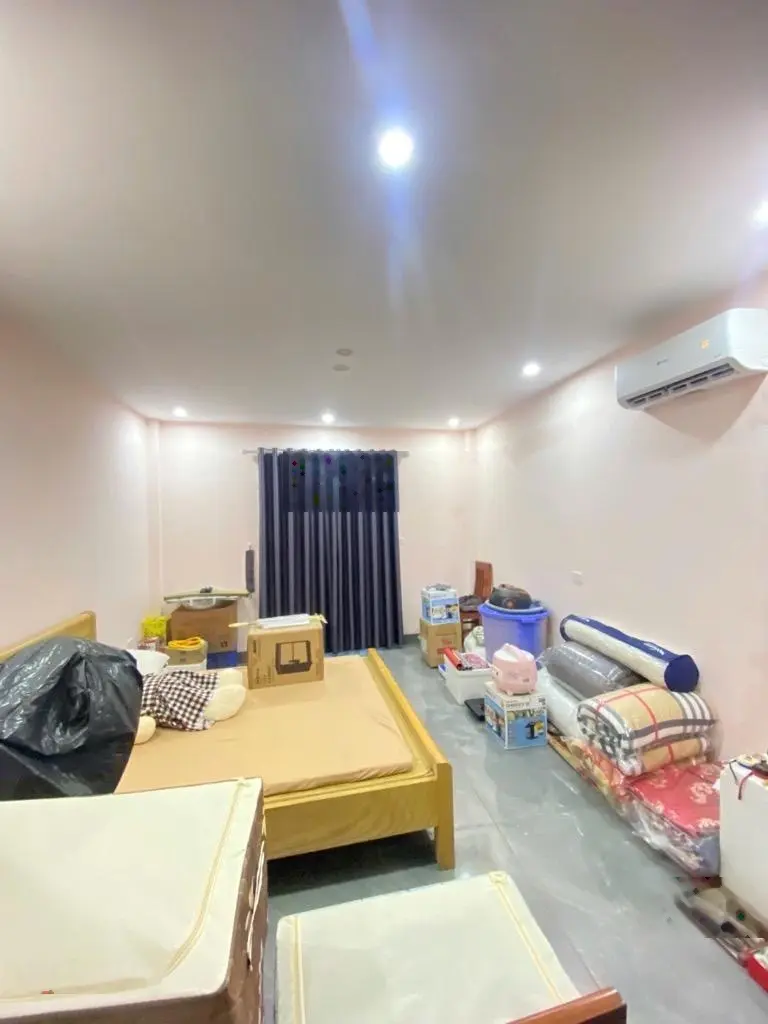 Chị liên gửi bán căn nhà tự xây chin chu đẹp. 35m2 chủ rất lộc lá đổi nhà mới to đẹp hơn.