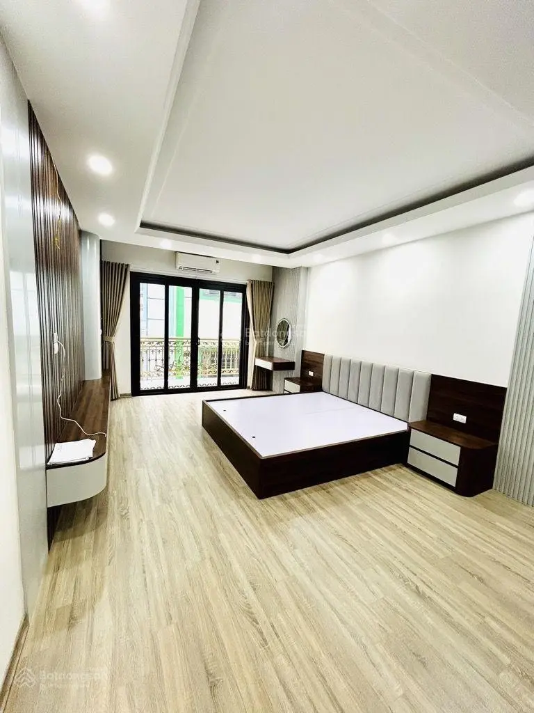 Bán nhà Thịnh Liệt, Hoàng Mai, ô tô vào nhà, sẵn thang máy, 44m2, giá tốt 12.8 tỷ