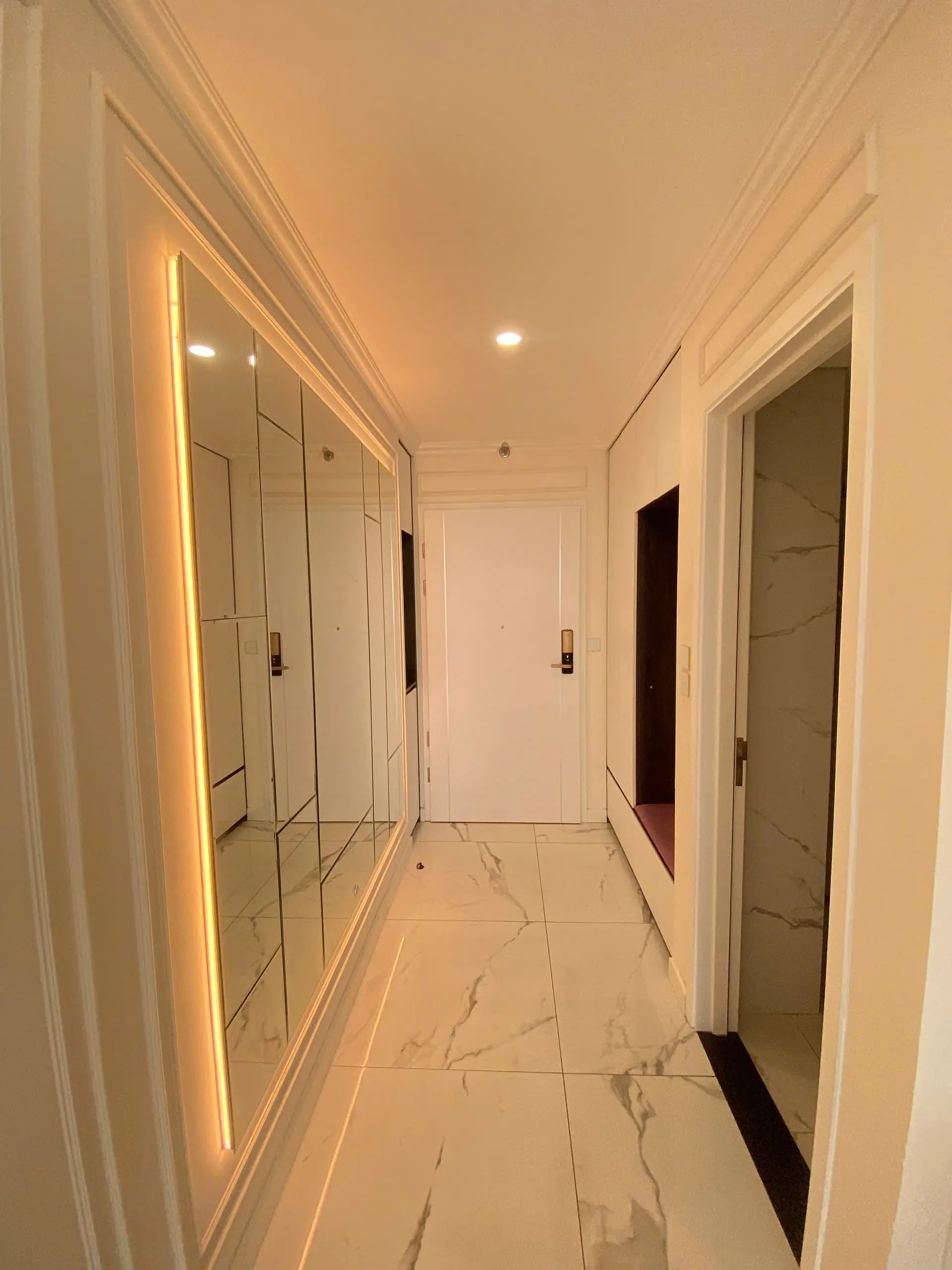 BÁN CĂN 2PN +1 FULL NỘI THẤT 86M2 THÔNG THỦY - SUNSHINE CITY SẴN SỔ SANG TÊN