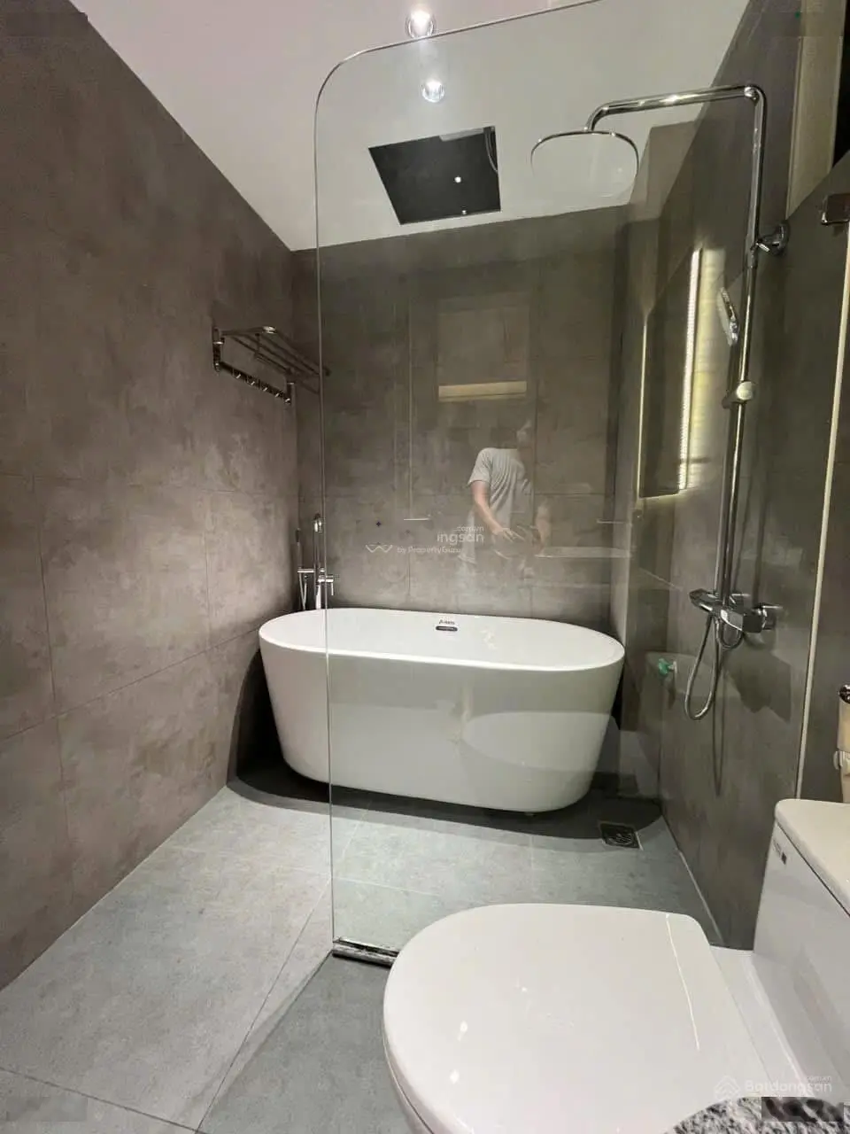 Cực hiếm! Nhà đẹp ở ngay, phân lô phố Hoàng Cầu. Ô tô tránh, đỗ cửa, ngõ thông kinh doanh. 65m2.5t