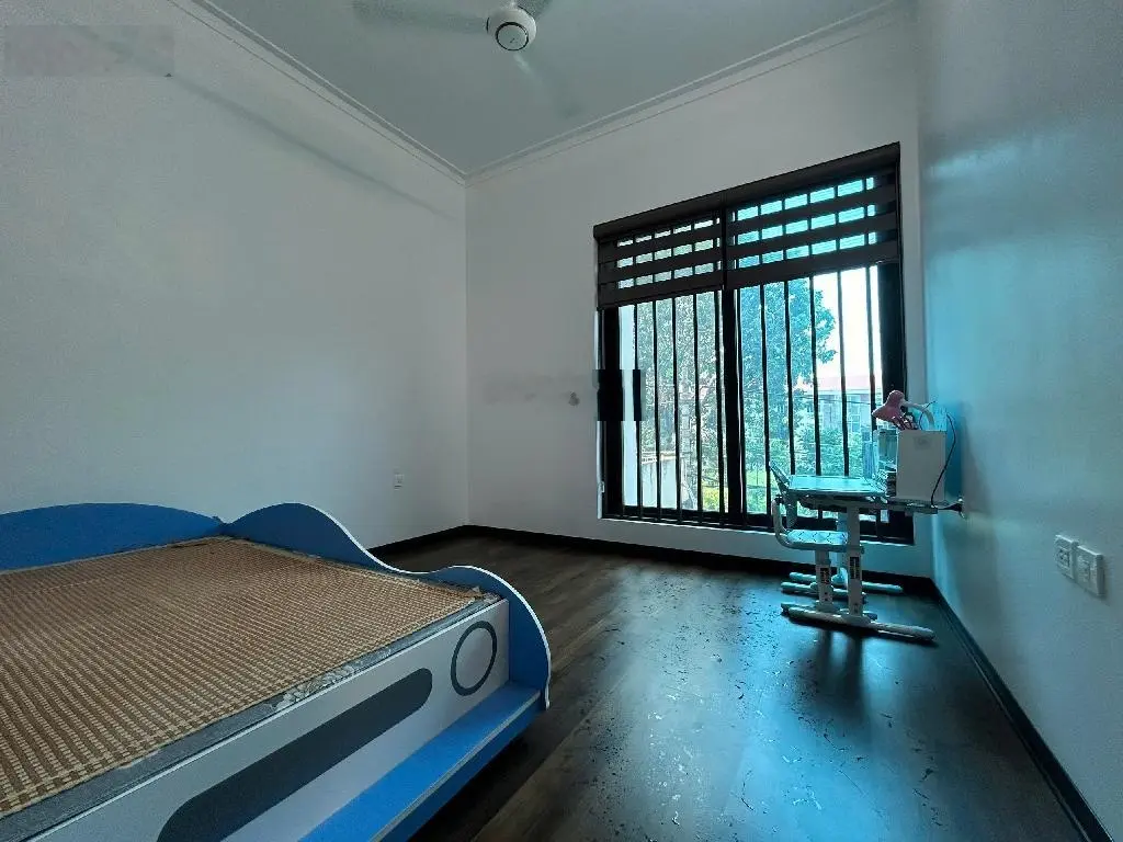 Mặt phố - Đào Xuyên, 180m2 nhà đẹp - 2 tầng, kinh doanh sầm uất - Vỉa hè to - Ô tô tránh - MT 8m