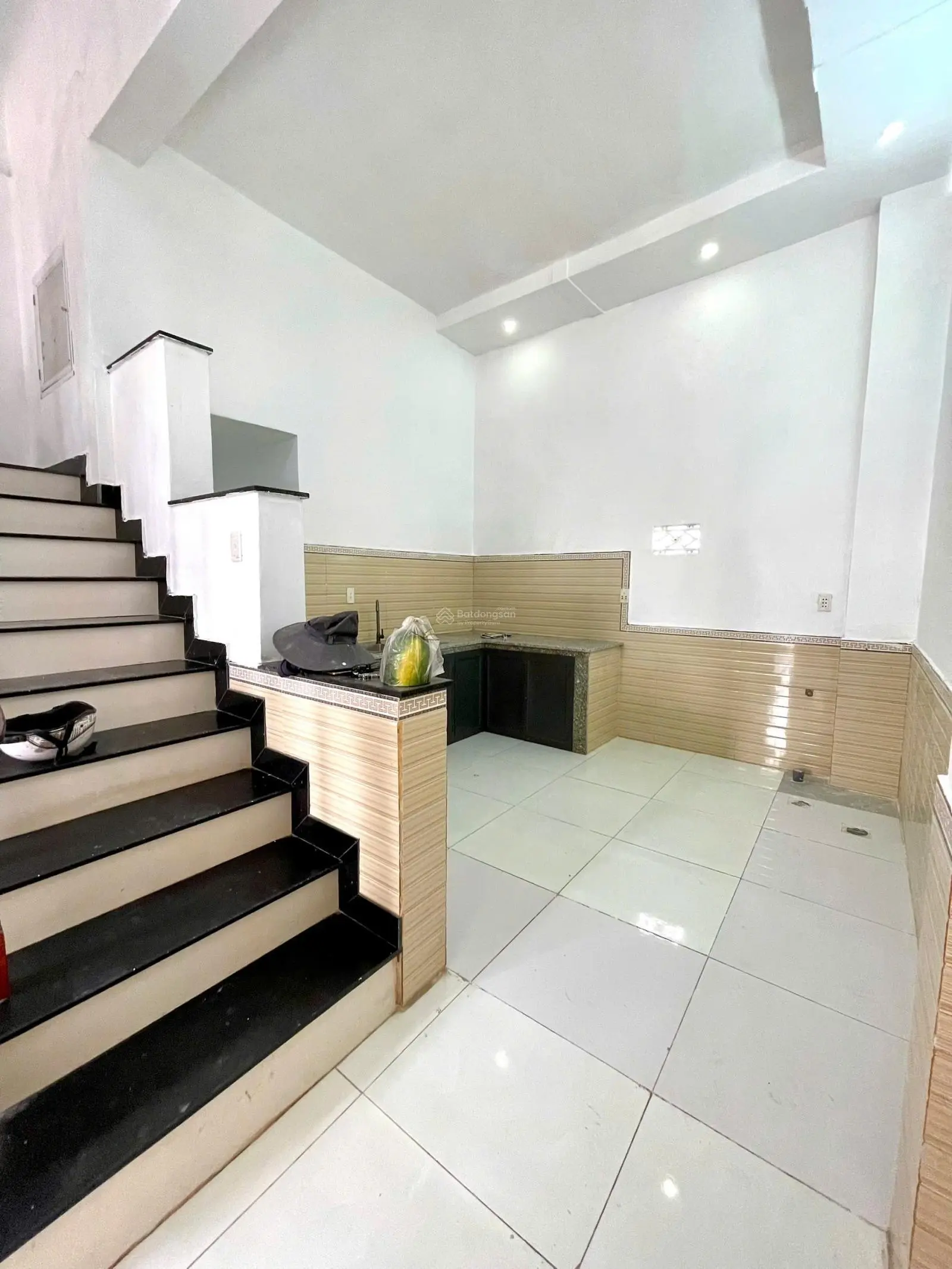 Bán nhà trệt lầu giá rẻ đường Lê Thị Trunggần ngã tư Bình Chuẩn, Thuận An