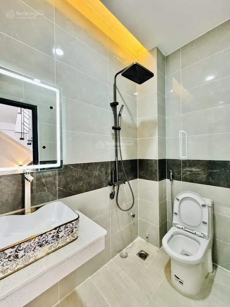 Quận 4 Nguyễn Tất Thành - 4 lầu - ngang 3.5m view pháo hoa sát quận - nhỉnh 3 tỷ