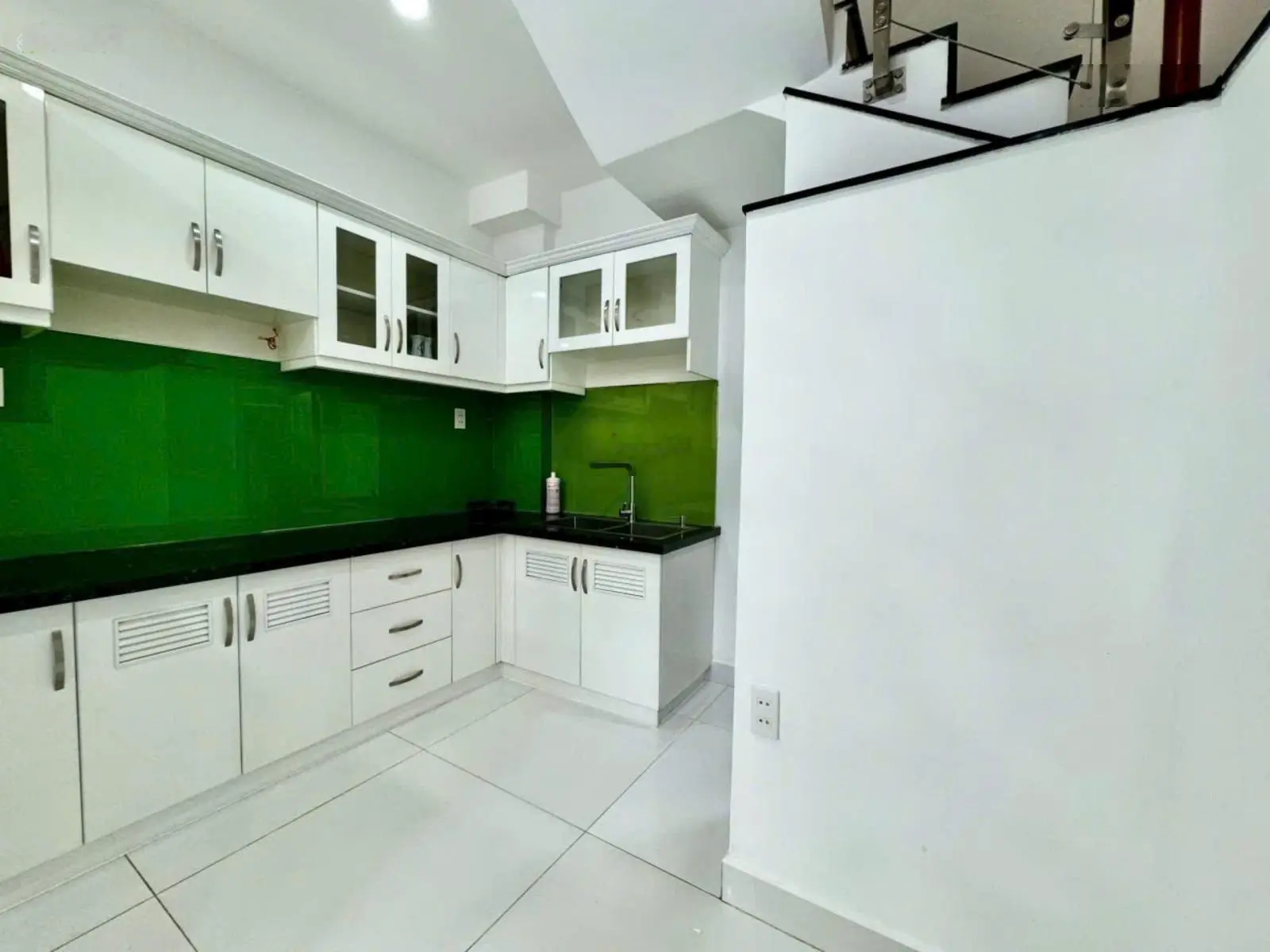 Bán gấp nhà đường Nguyễn Thượng Hiền, Bình Thạnh, 40m2 3PN 5WC, giá 3,7 tỷ, sổ hồng riêng