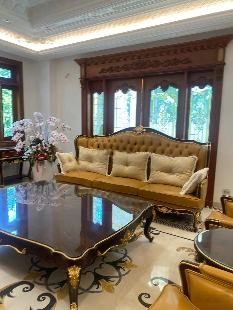 Chuyển nhượng biệt thự Vinhomes 600m2 đất hầm 4 tầng view sông mới 100%