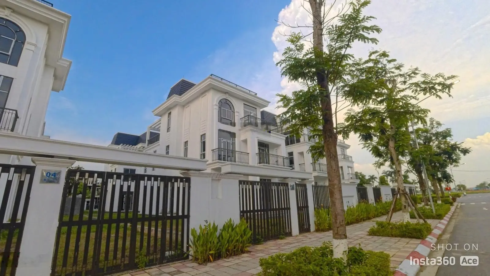Biệt thự đơn lập duy nhất HUD Mê Linh 375m2 đất, mặt tiền 15m, view công viên lớn, 39 triệu/m² đất