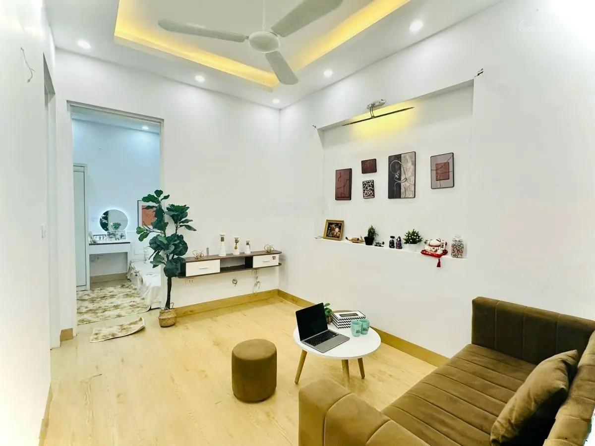 Nguyễn Chí Thanh. Nhà đẹp, ngõ thông tứ tung, gần ô tô tránh, ra phố chỉ vài chục mét