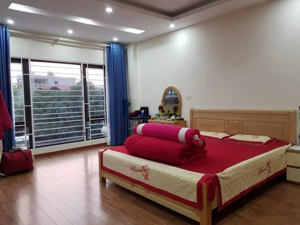 Bán nhà lô góc 43m2 x 5 tầng Cổ Linh đối diện Aeon Mall ô tô vào nhà ngõ thông kinh doanh tốt